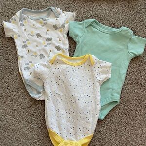 Kylee & Deena 3-6 mo 3 pack onesie NWOT elephant print gray blue and yellow